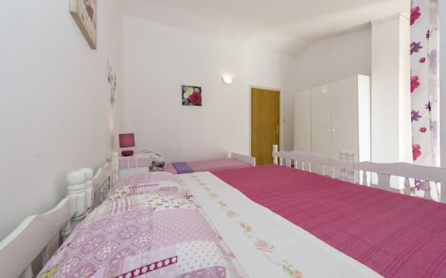 Apartments and Rooms Dragica