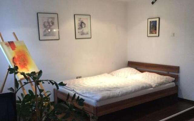 Albi Studio HH Airport