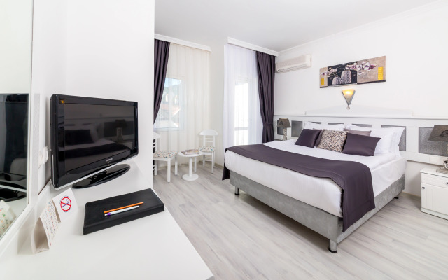 Aryes Deluxe Hotel