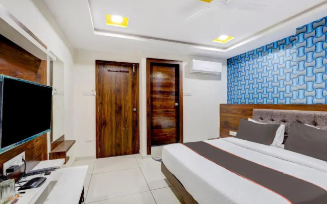 Collection O 86179 Hotel Lotus Gold