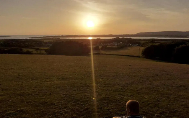 Entire house near beaches, footpaths and shops