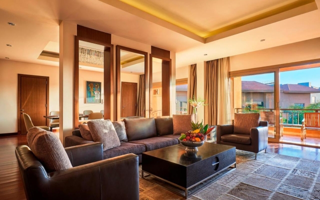 Dusit Thani LakeView Cairo