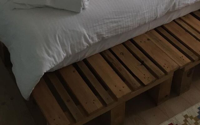 Saki Alaçatı Otel & Meyhane