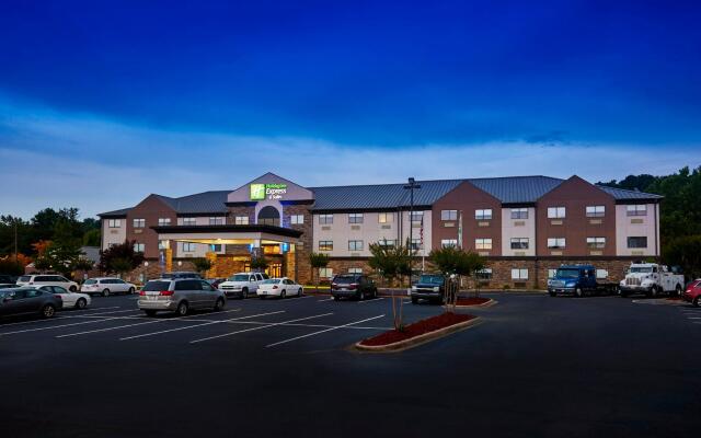 Holiday Inn Express & Suites Birmingham South - Pelham by IHG