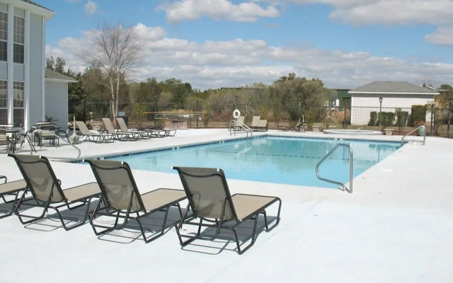 Colony Club M5 condo