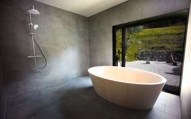 The Expedition Hotel Zenagi