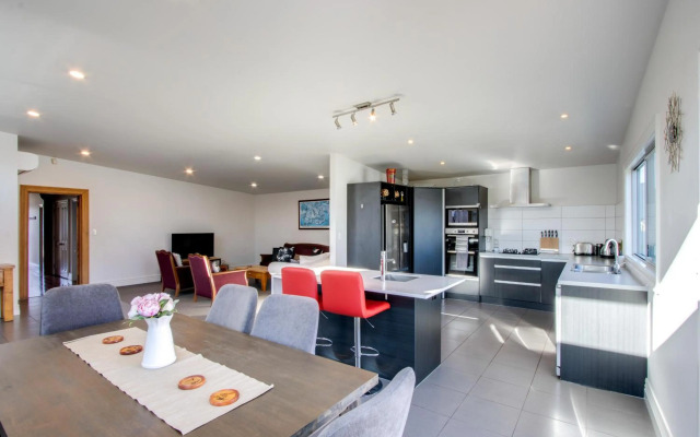 Coastal Villa - Napier Holiday Home
