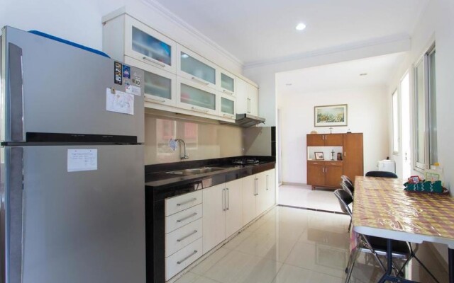 RedDoorz Plus near Siloam Karawaci