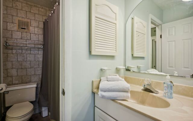 Summit by Book That Condo