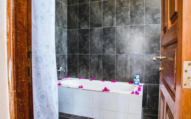 Moonshine Uroa Boutique Hotel