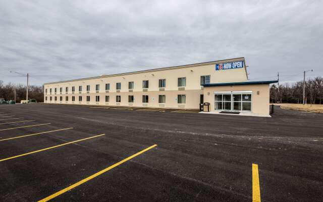 Motel 6 Peoria, IL