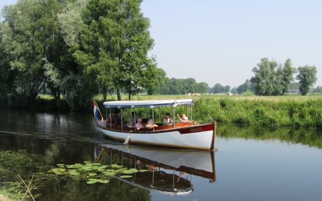 Comfortable Chalet on the Edge of the Forest