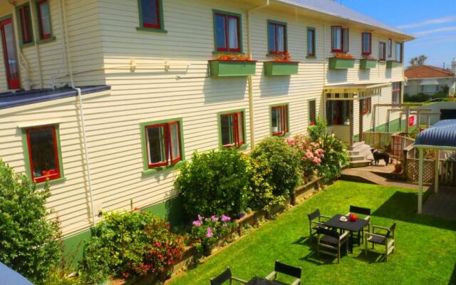 Ducks & Drakes Boutique Motel & Backpackers