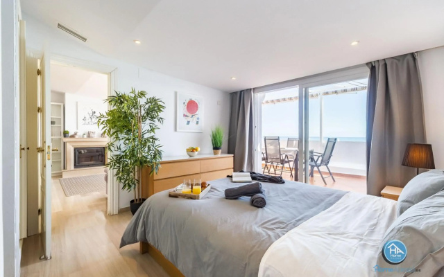 HomeAbroad Apartments - Ático Deluxe Fuengirola with FREE Parking