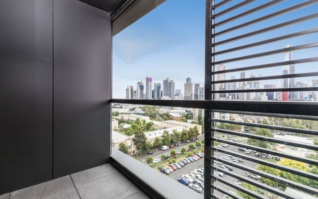 Saint Domain Apartment Hotel