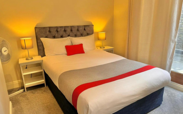 Spacious Two Bedroom Apartment in Westminster