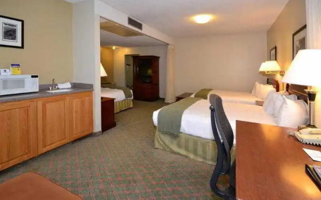 Dinosaur Inn & Suites