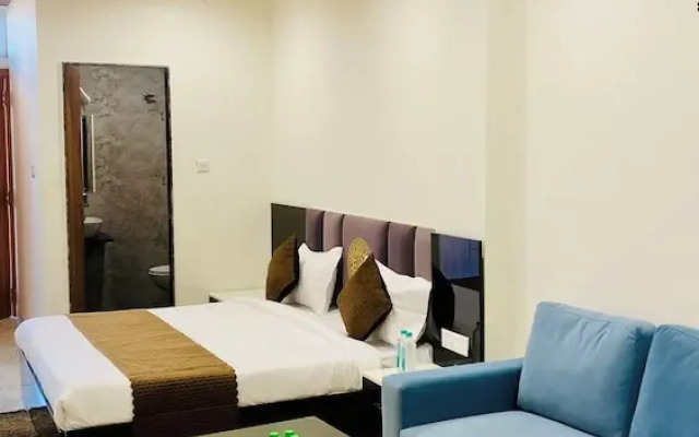 Stay 10 Parallel Apartment Hotel