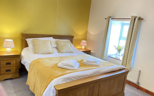 Brecon Beacons Luxury 7-bed House With Hottub