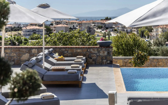 Akrolithos luxury suites