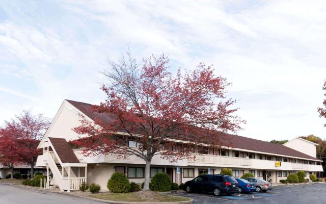 Super 8 By Wyndham Strongsville/Cleveland