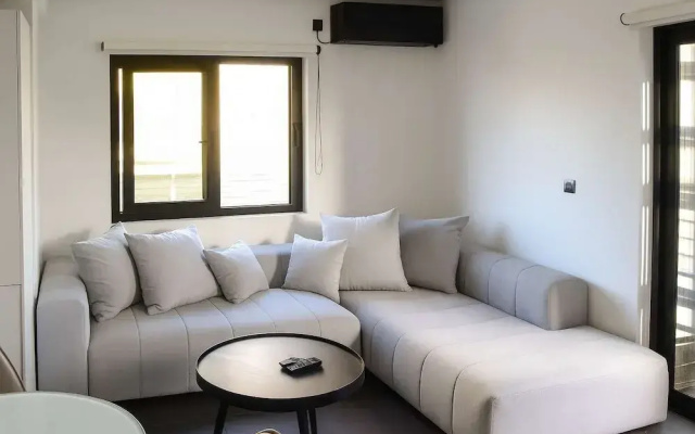 White and Black Cozy Suite in Aegina