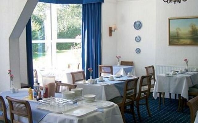 Lanarth Hotel and Caravan Park