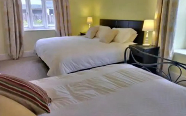 Cotswolds Valleys Accommodation-Med Hall