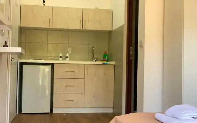 Room-cozy Studio With Terrace- Street vi