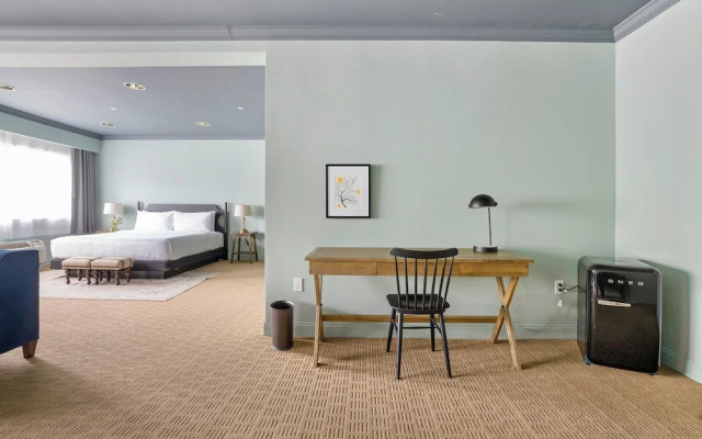 The Harbor Front Inn