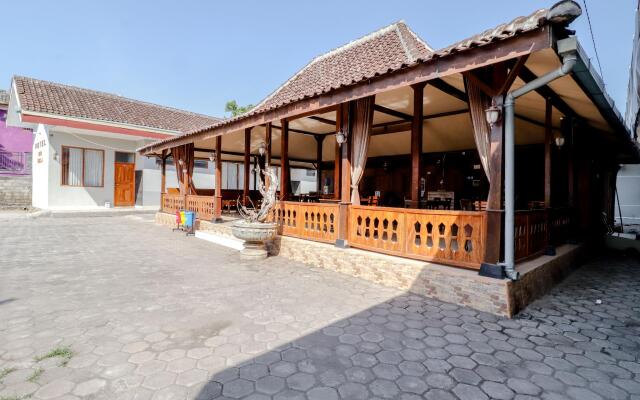 Griya Limasan Hotel