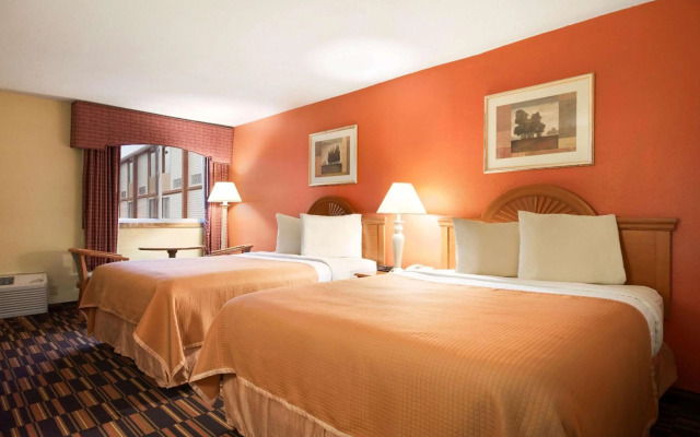 Travelodge by Wyndham Sturgis