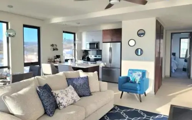 Beachfront Luxury Condo Pool Jacuzzi