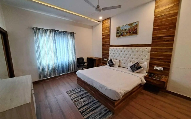 OYO 22115 Hotel D Plaza