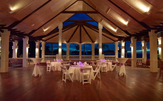 Manchebo Beach Resort and Spa