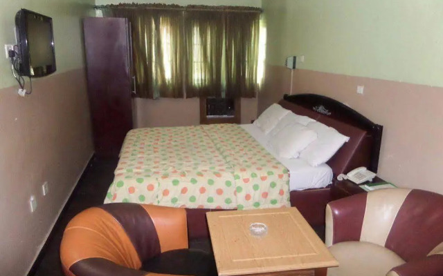 C.Courtesy Suites