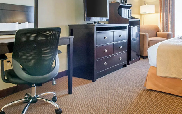 Quality Inn  Suites Gallup I-40 Exit 20