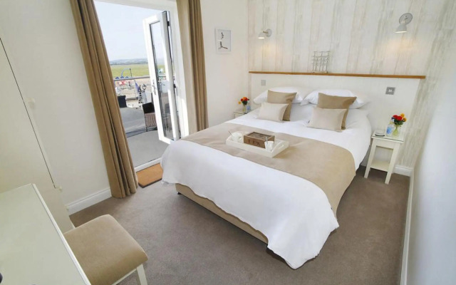 The Estuary Bar and Rooms