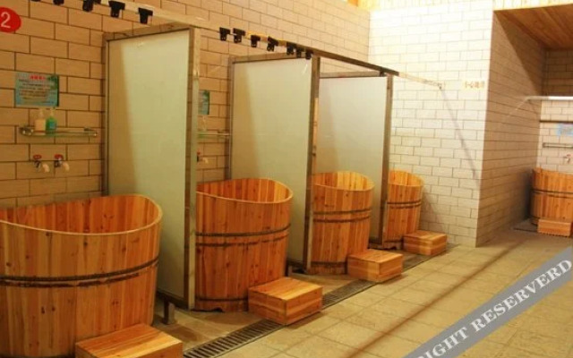 Yudai Longquan Hot Spring Hotel