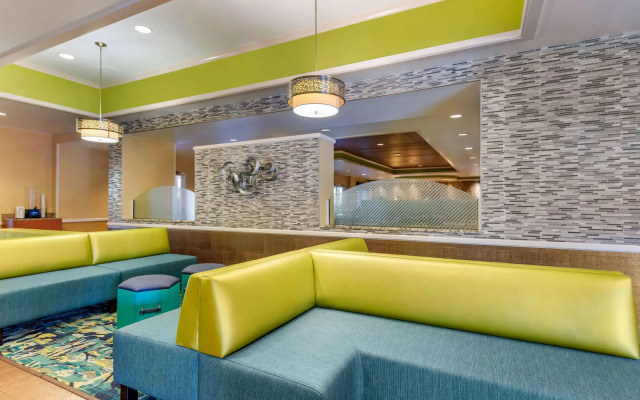 Comfort Inn & Suites Near Universal Orlando Resort - Convention Ctr