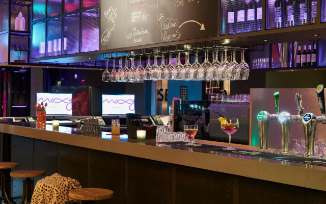 Moxy Amsterdam Schiphol Airport