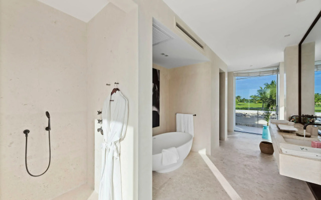 Magnificent 5BR Modern Tropical Villa With Pool