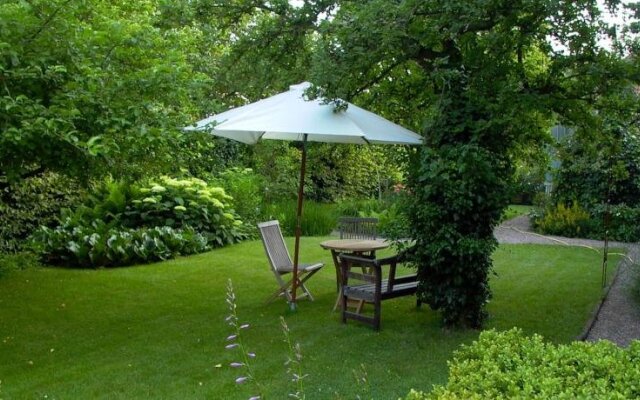 Altes Landhaus am Park (Bed & Breakfast)