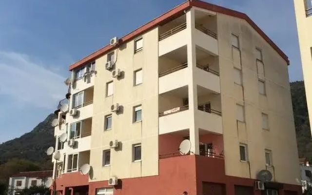 Red Duplex