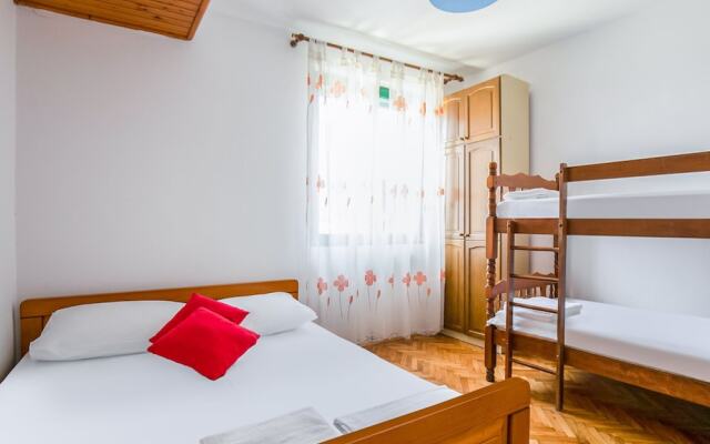 Scenic Apartment in Pakoštane Near Sea And Town Centre