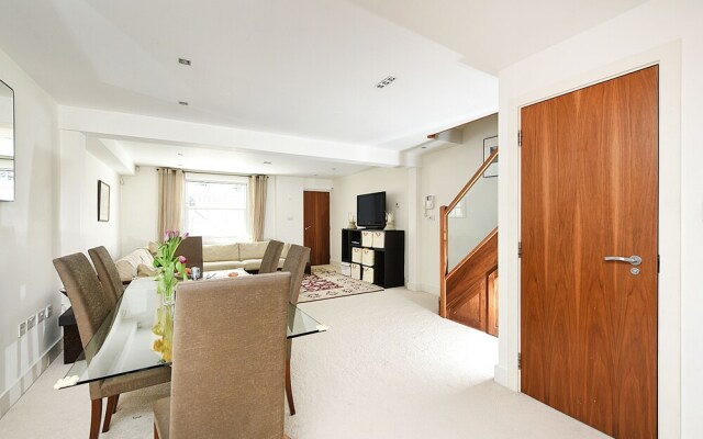 Stylish 2BR Home in Notting Hill
