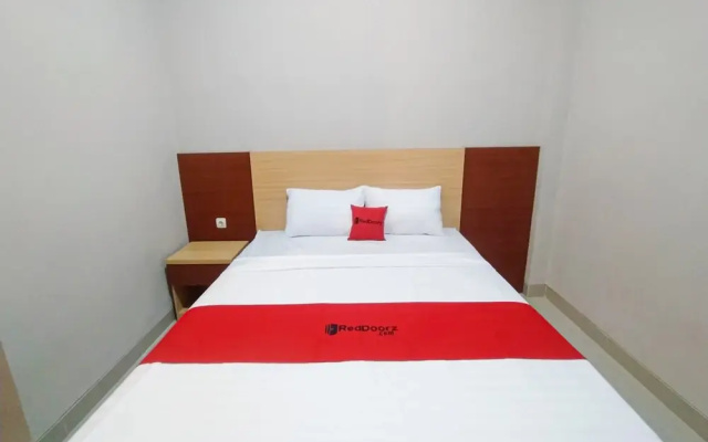 RedDoorz Syariah Near Alun Alun Tegal 2
