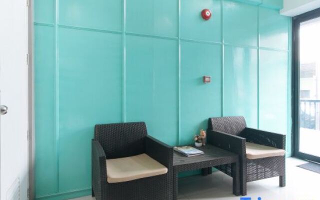 Filmore Suites Makati by RedDoorz