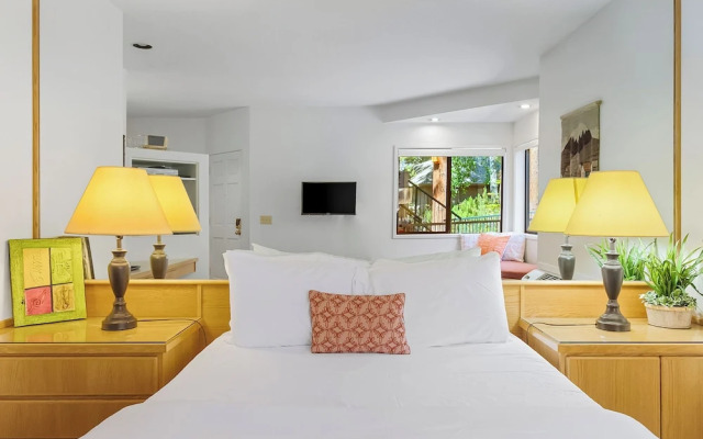 Snowcap Escape at Mount Bachelor