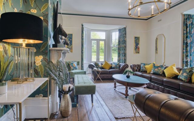 Hill House Country Estate - Princes Gate